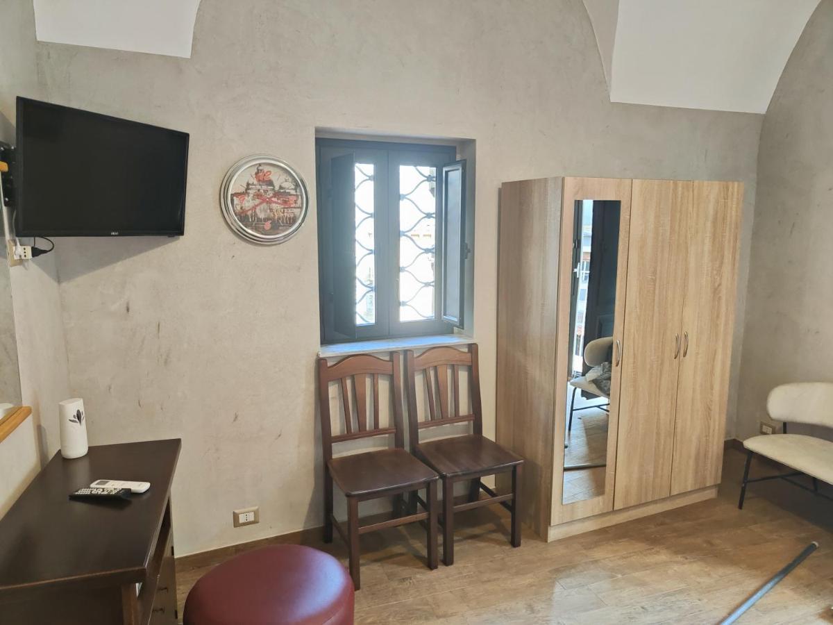Pantaleone Holiday House Appartement Catánia Buitenkant foto